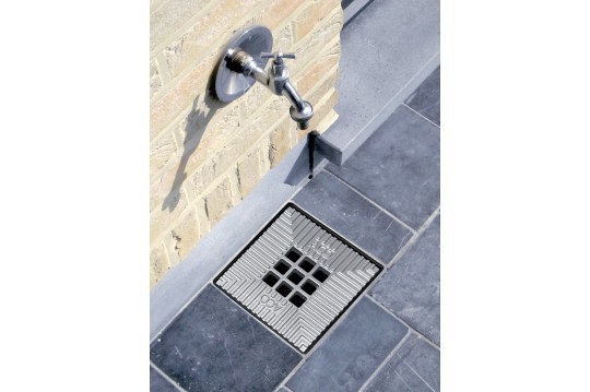 ACO Vloerput met zilveren gietijzeren rooster en kunststof rand