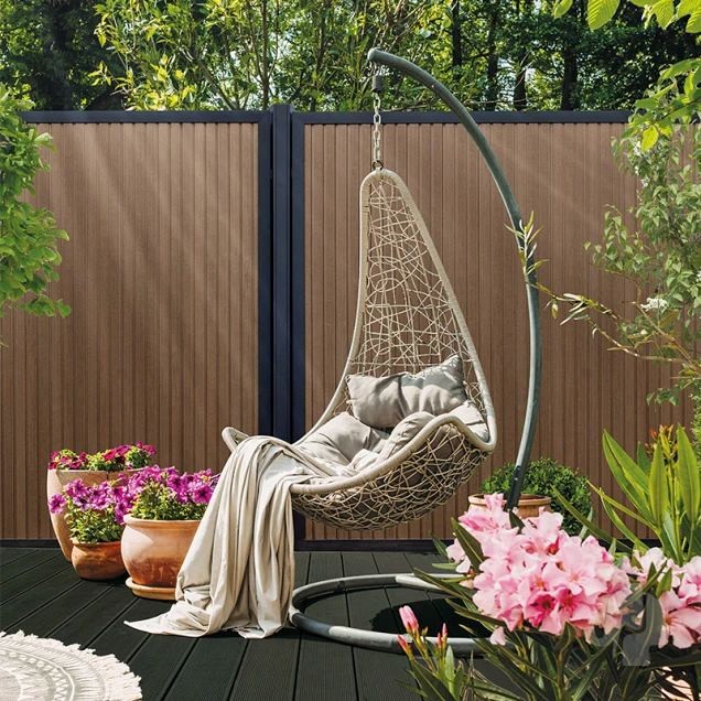 Composiet schutting Stripes Natural Dark Brown 180x180cm.