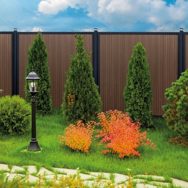 Composiet schutting Stripes Natural Dark Brown 180x180cm.
